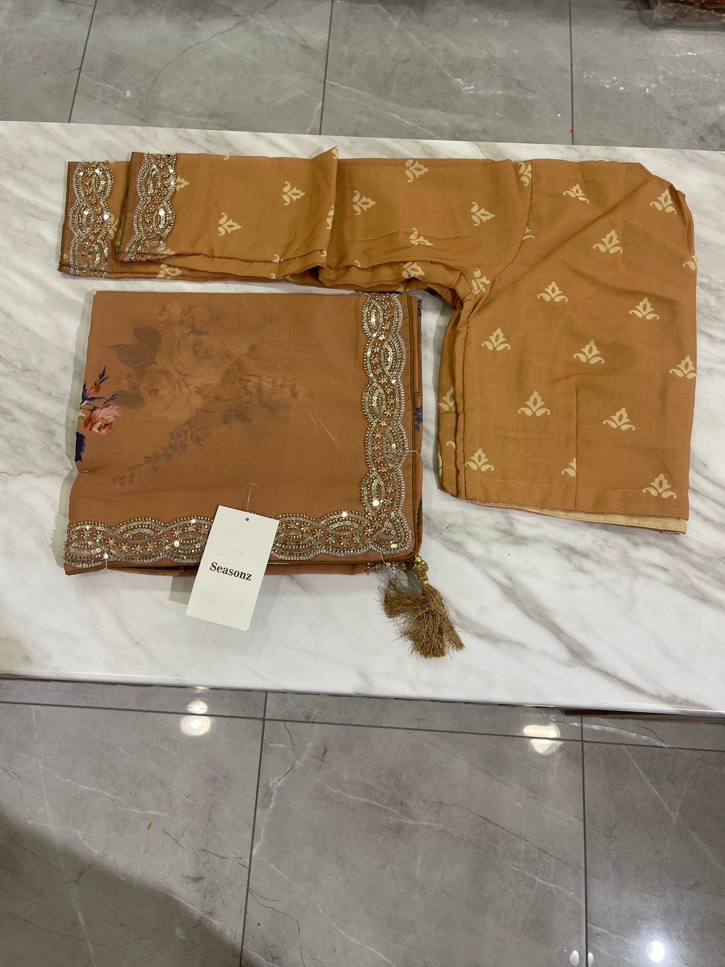 # 2147 Saree (Floral Printed)