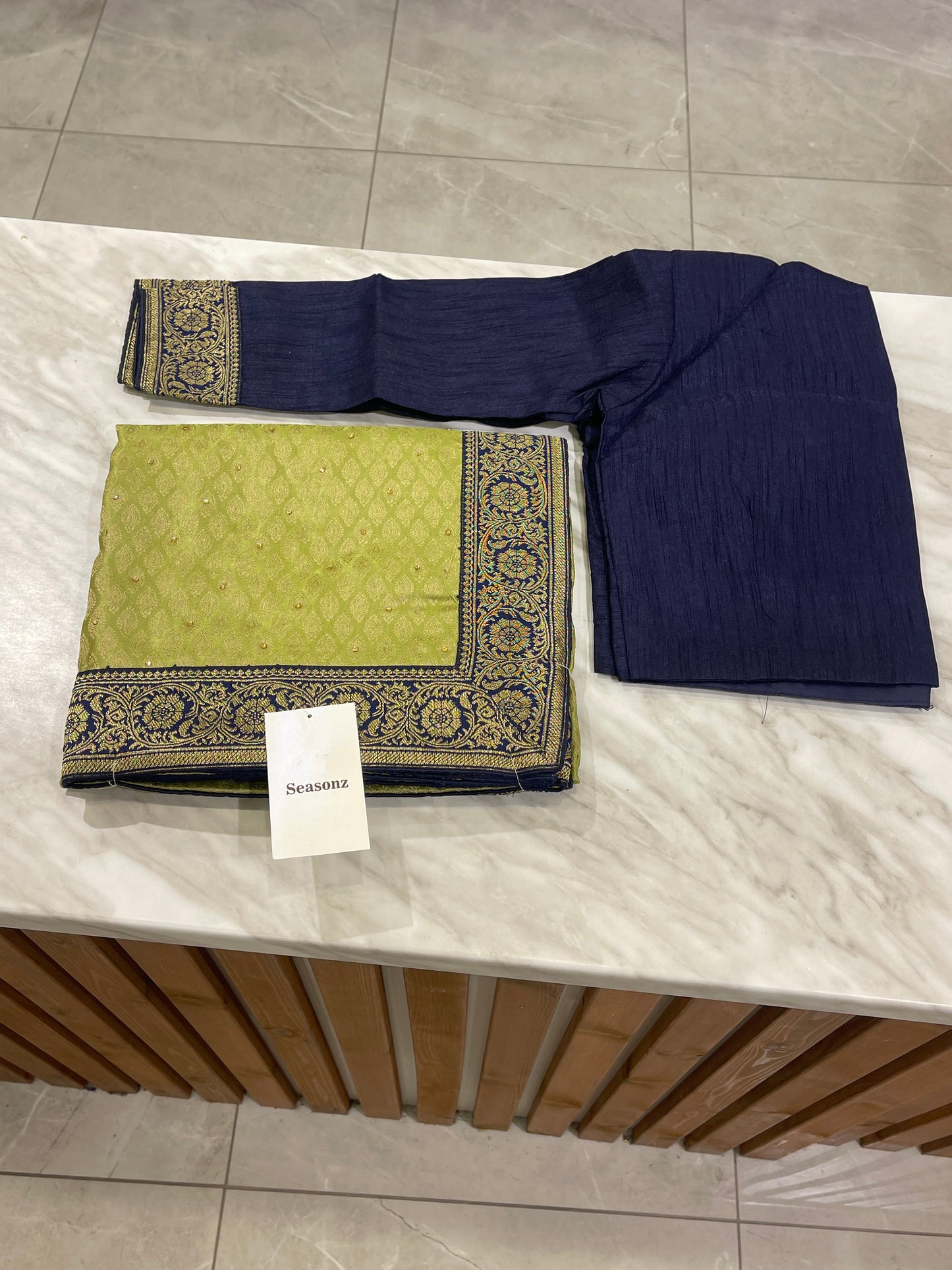 #1755 Saree