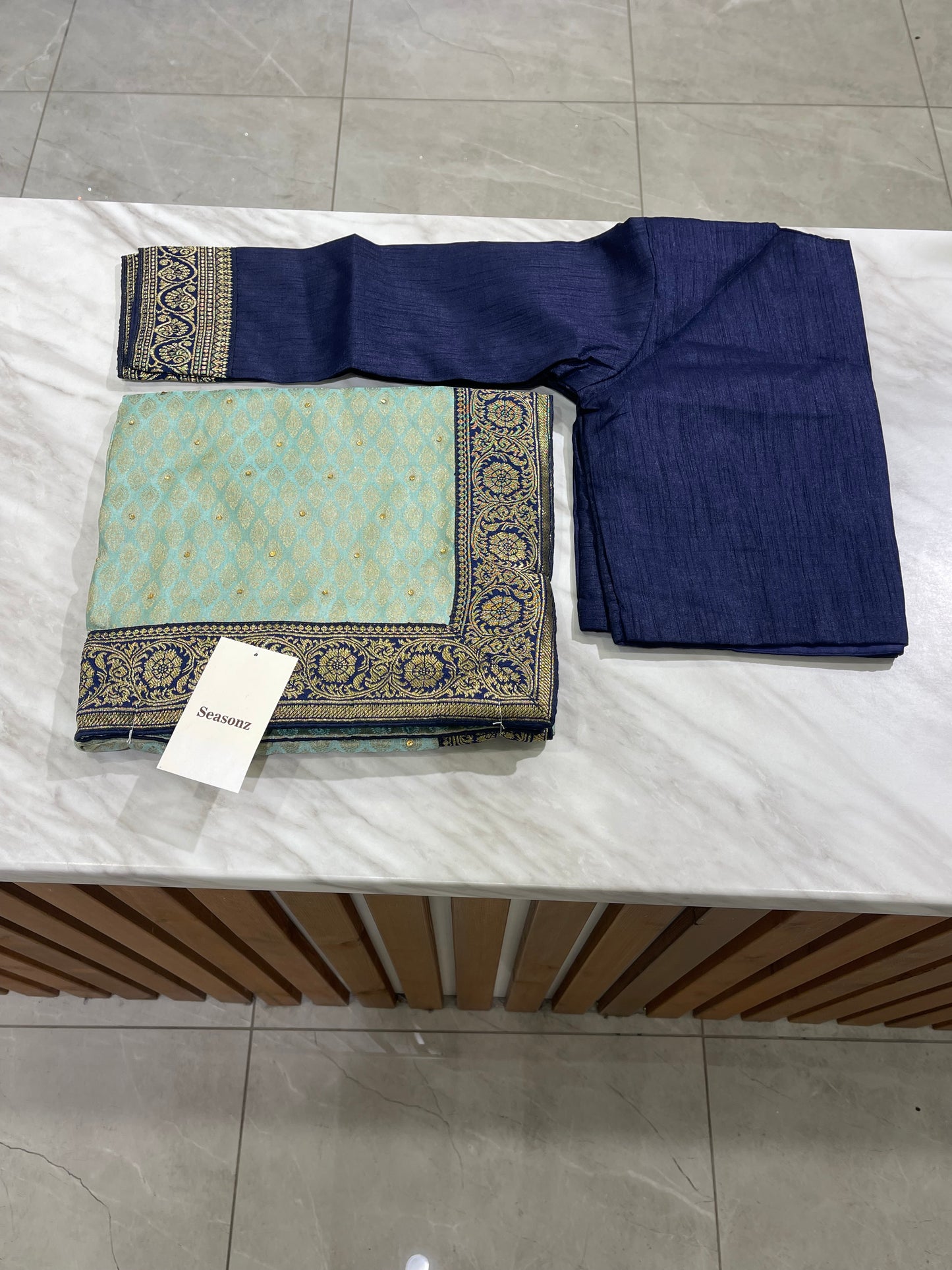 #1755 Saree