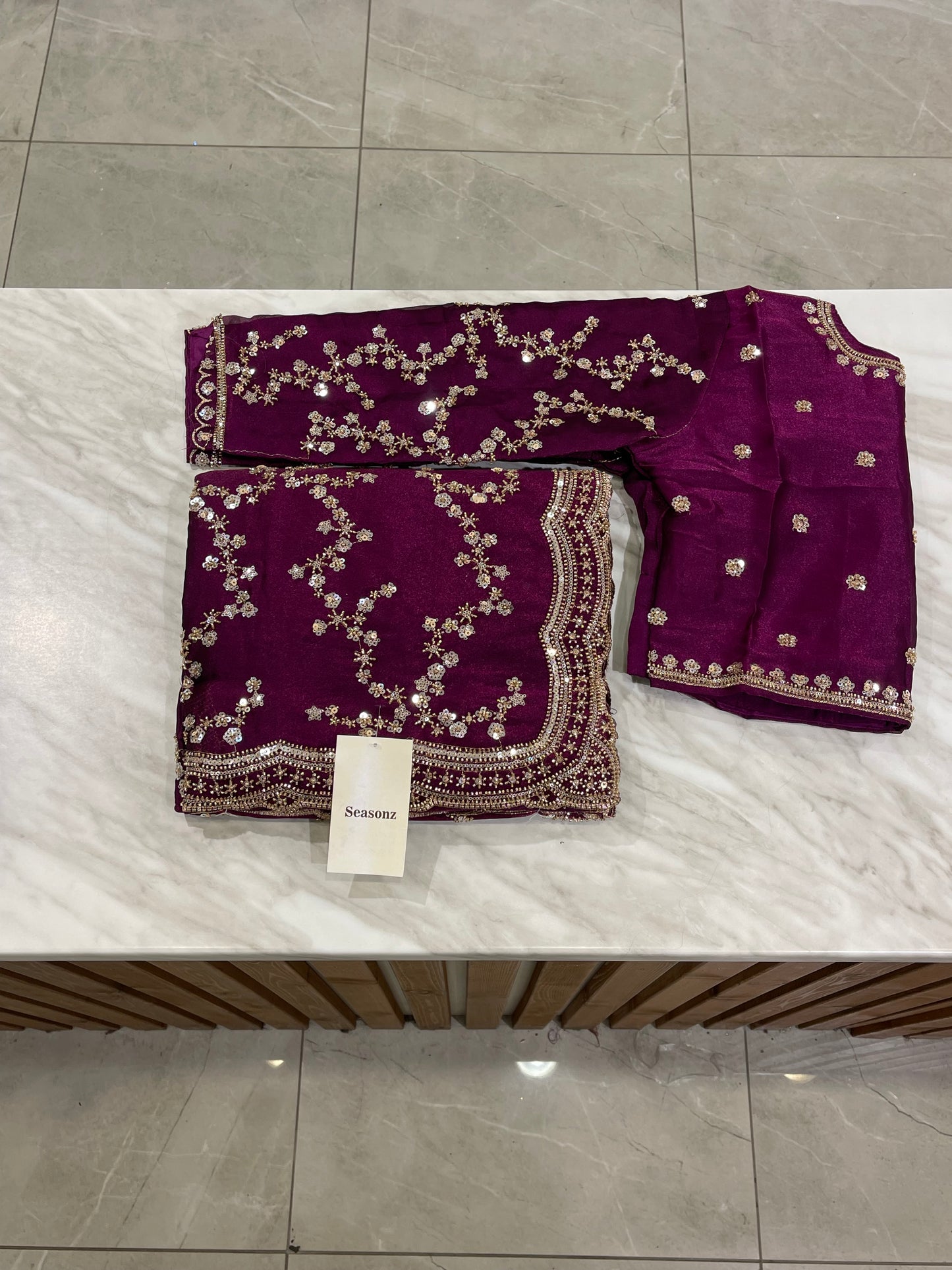 # 2211 Saree (Sequins Saree)
