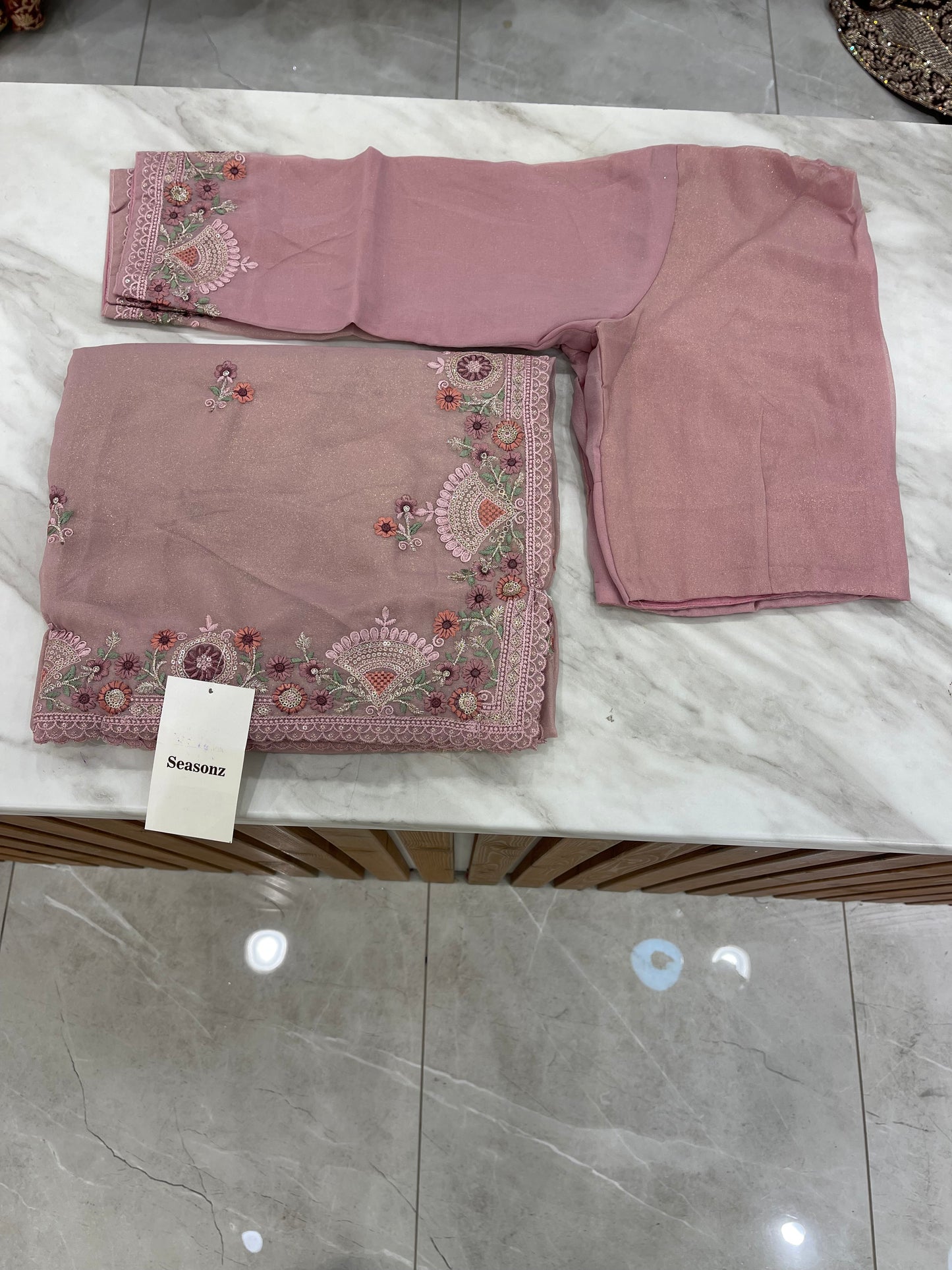#1748 Saree