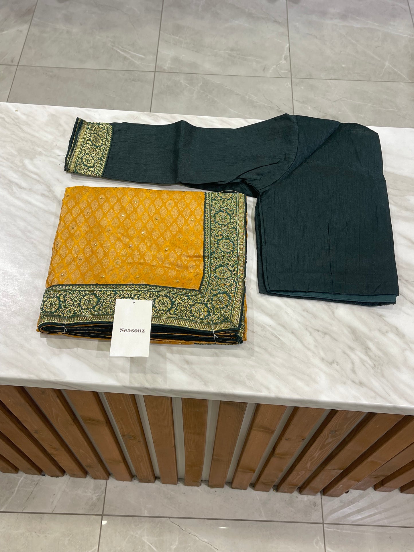#1755 Saree