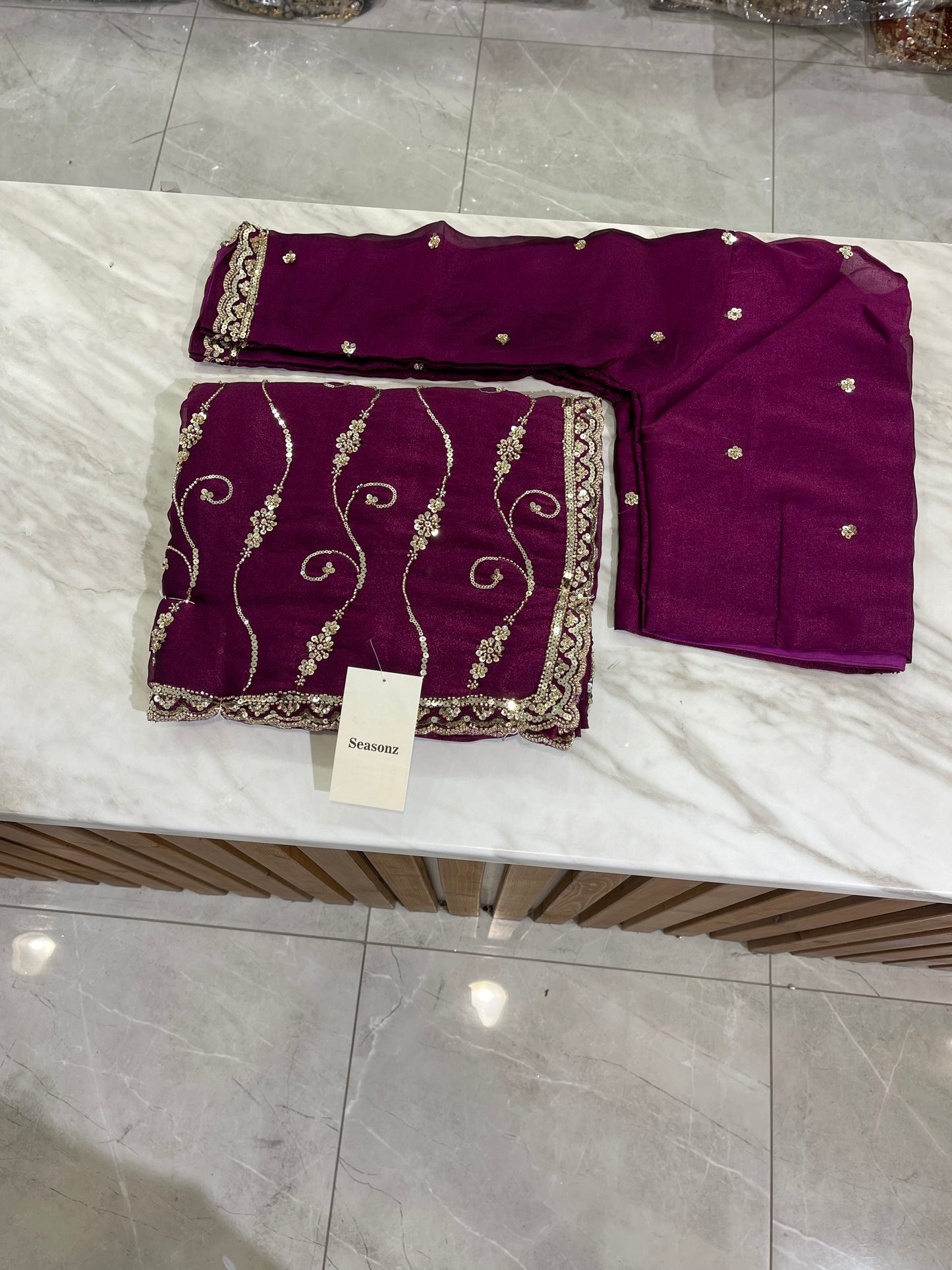 # 2110 Saree