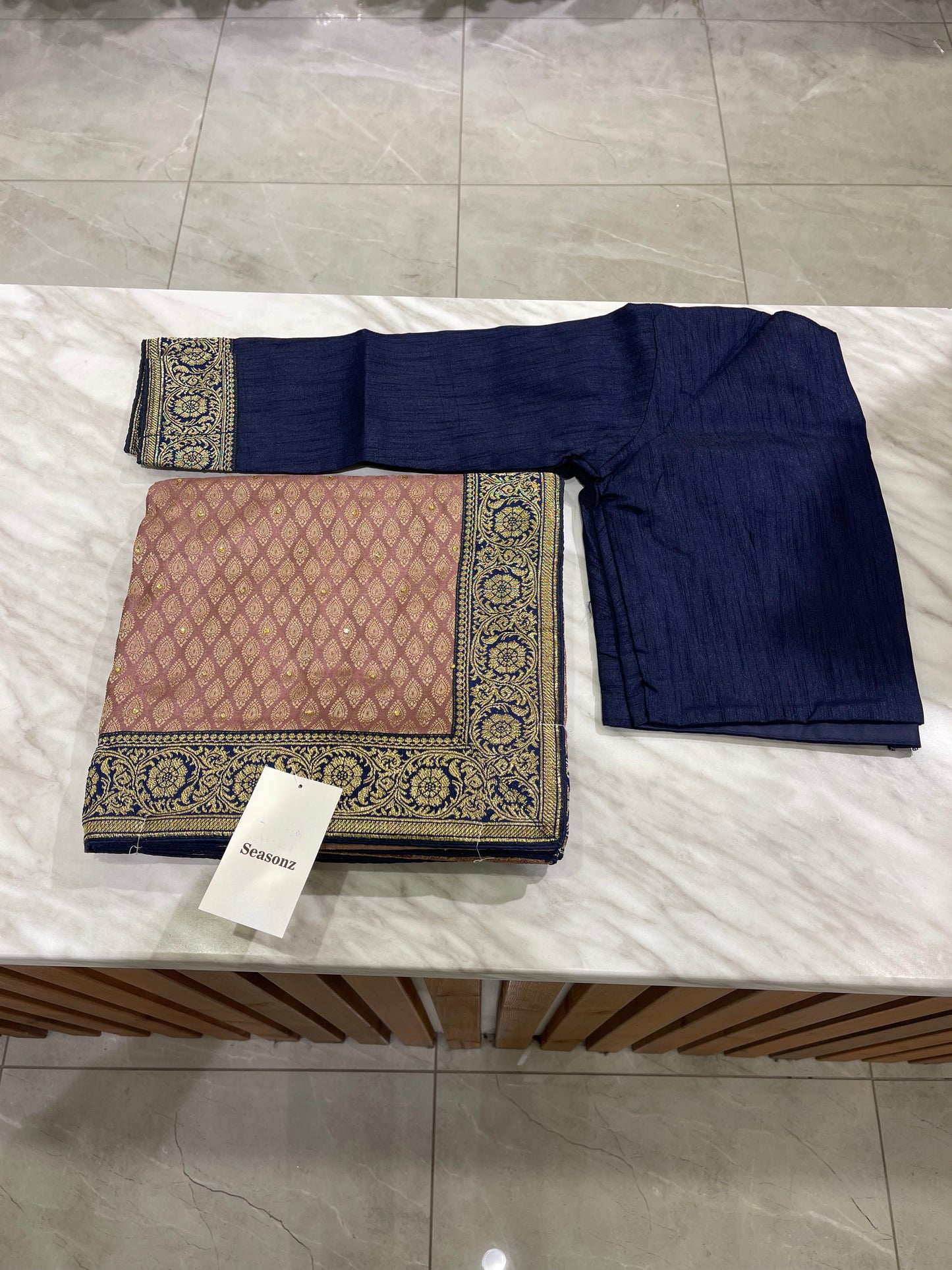 #1755 Saree