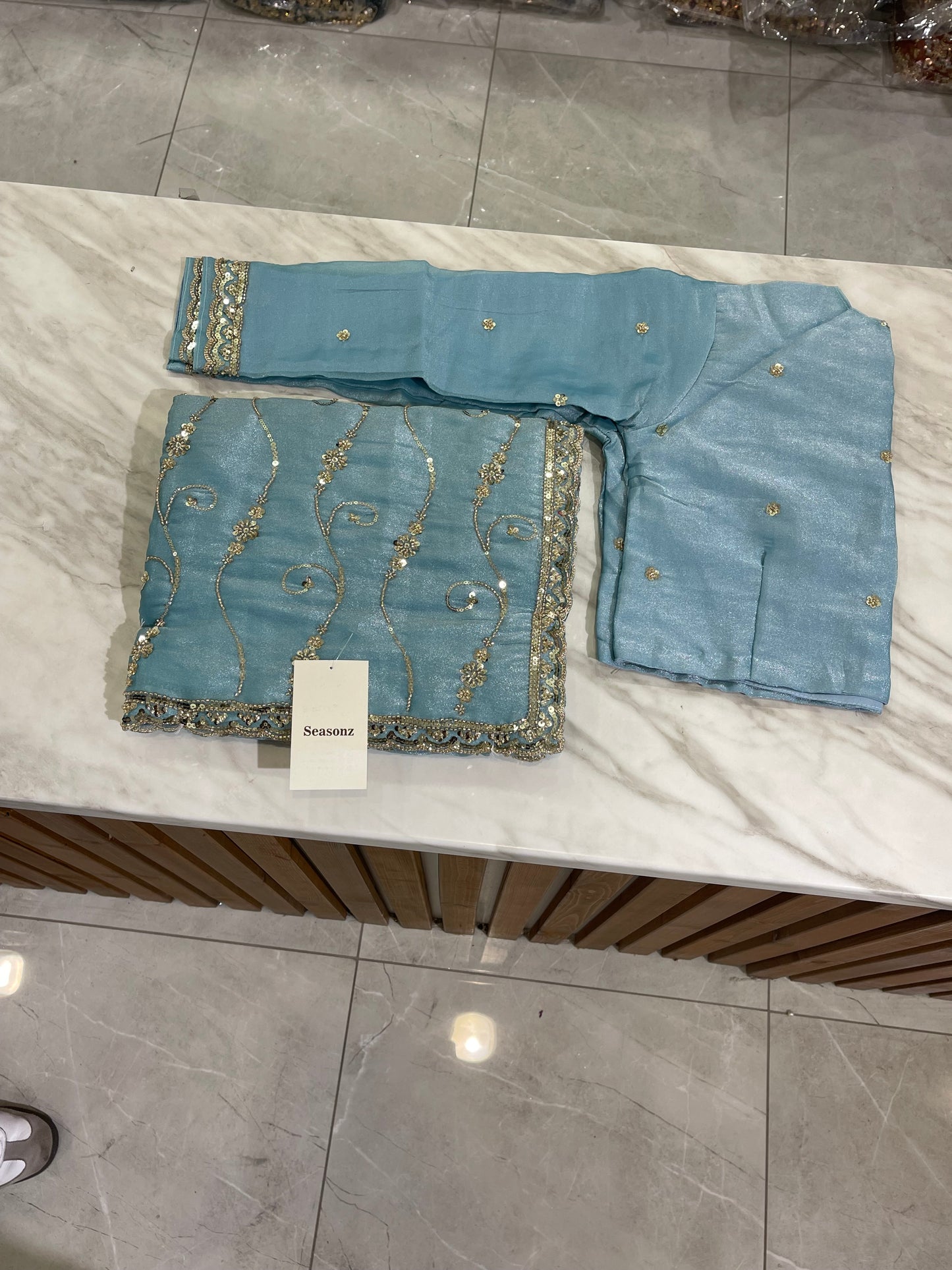 # 2110 Saree
