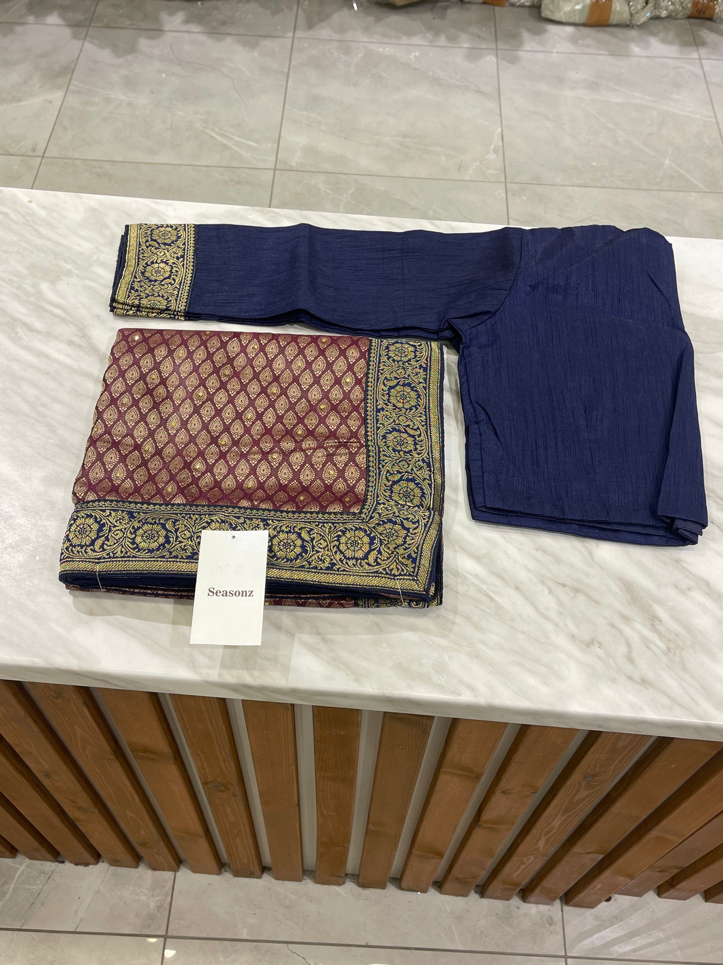 #1755 Saree
