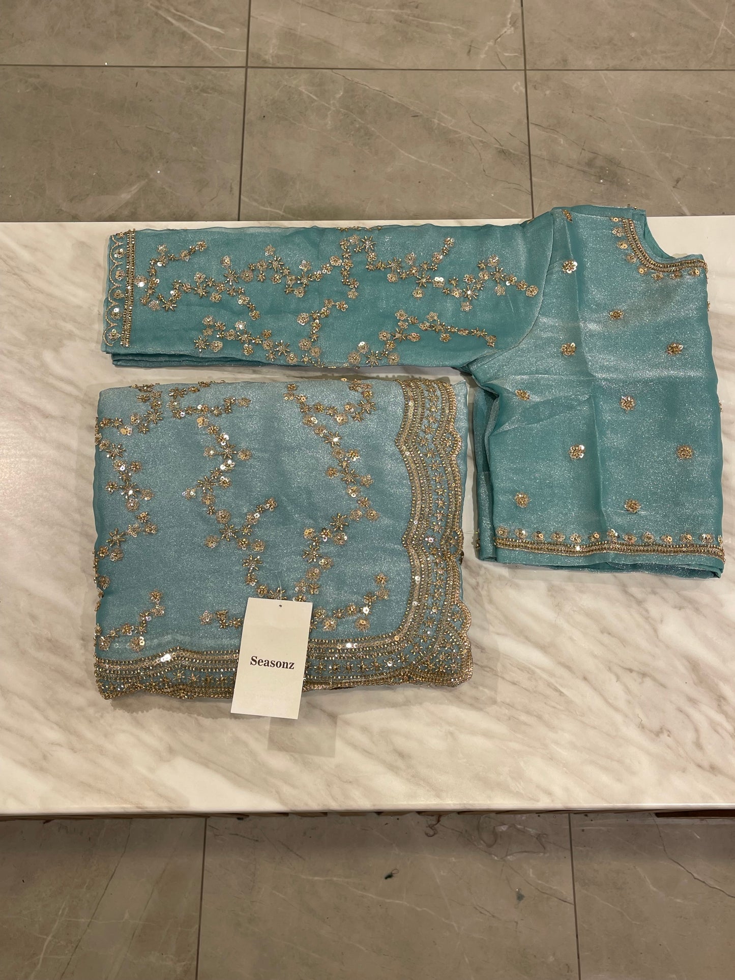 # 2211 Saree (Sequins Saree)