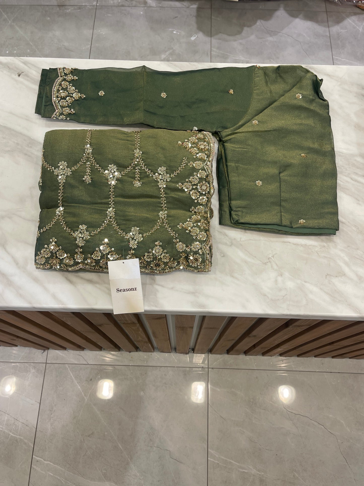 # 2128 Saree