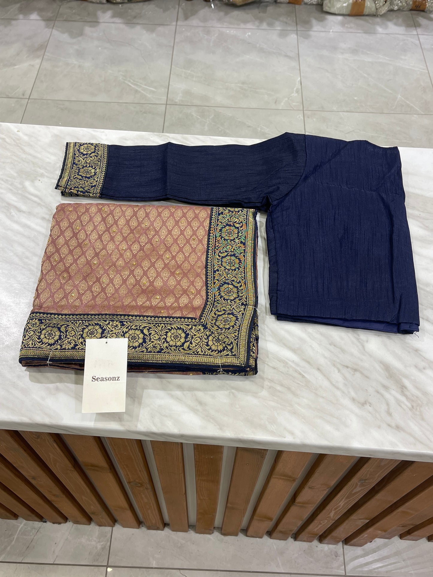#1755 Saree