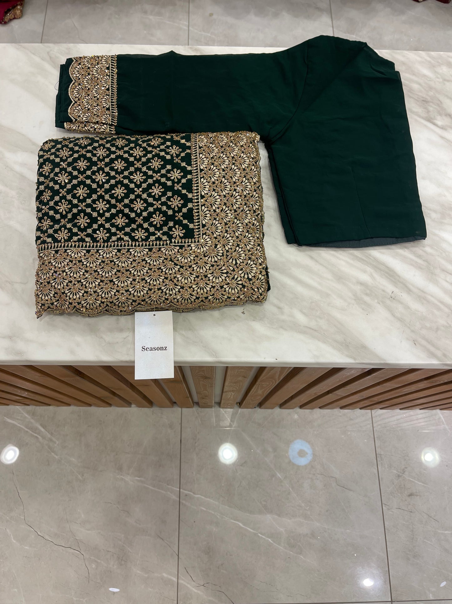 #1739 Saree