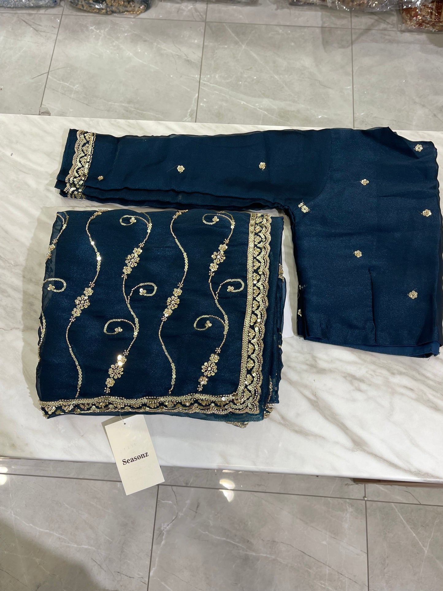 # 2110 Saree