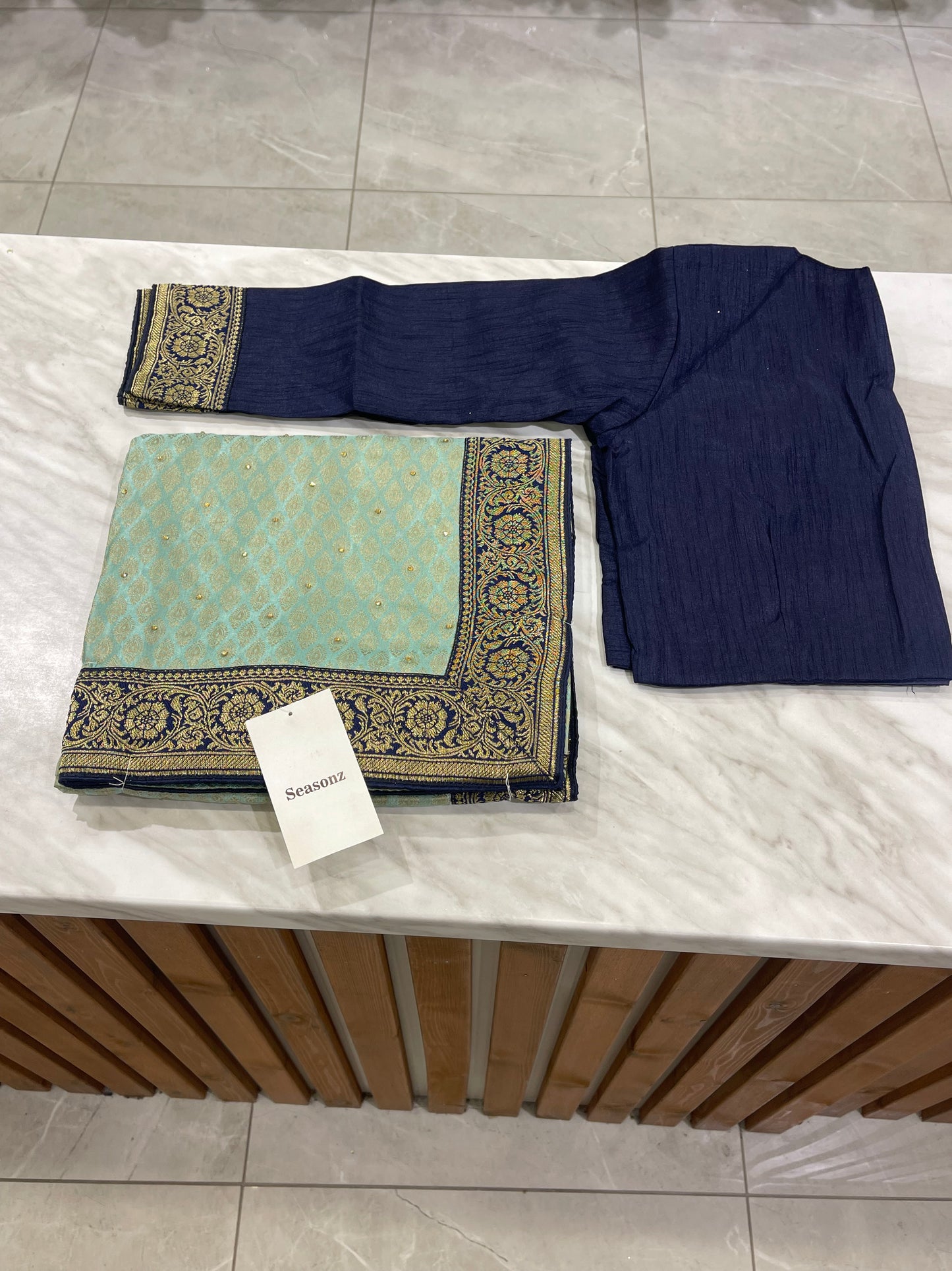 #1755 Saree