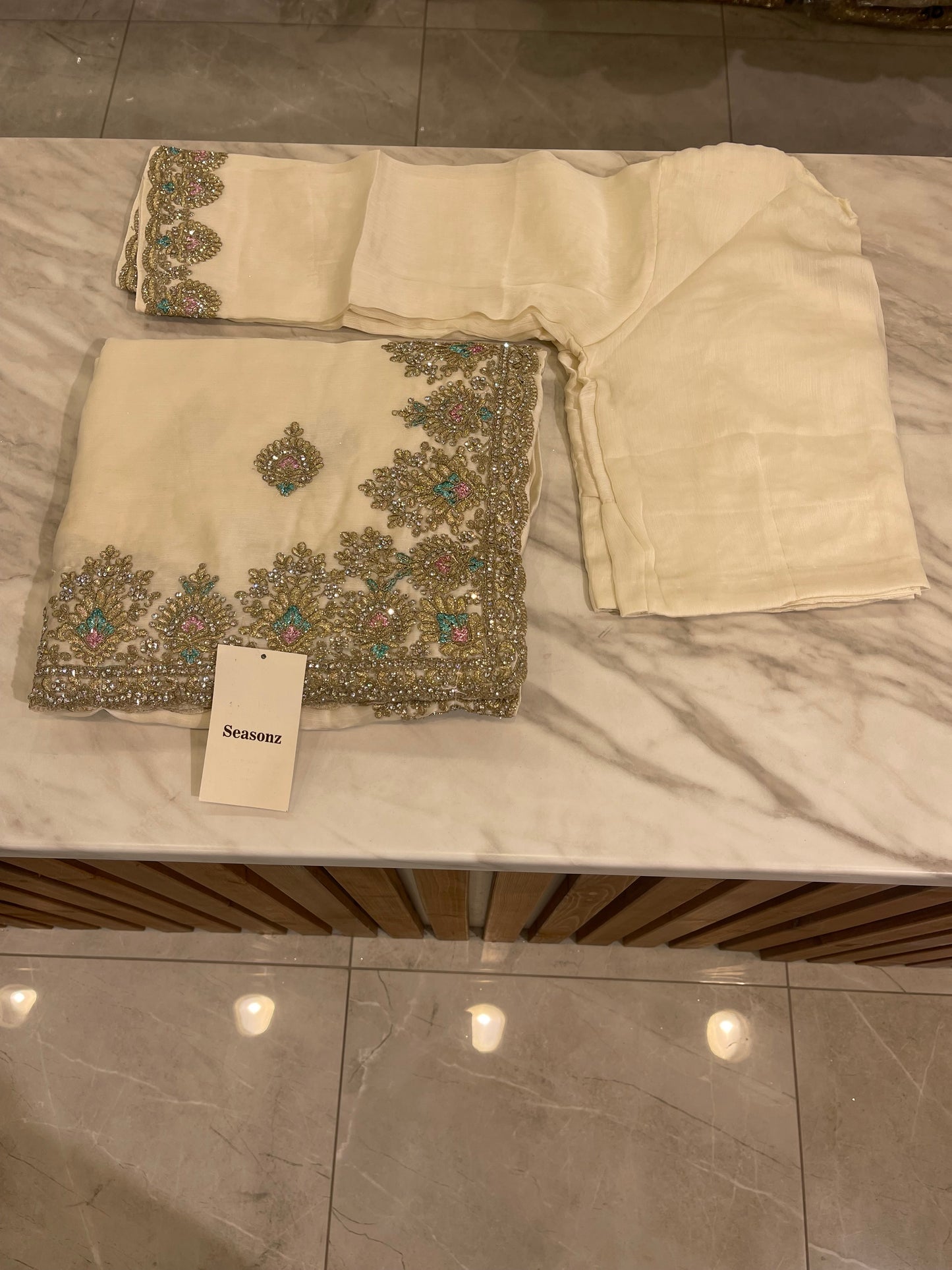 #1746 Saree