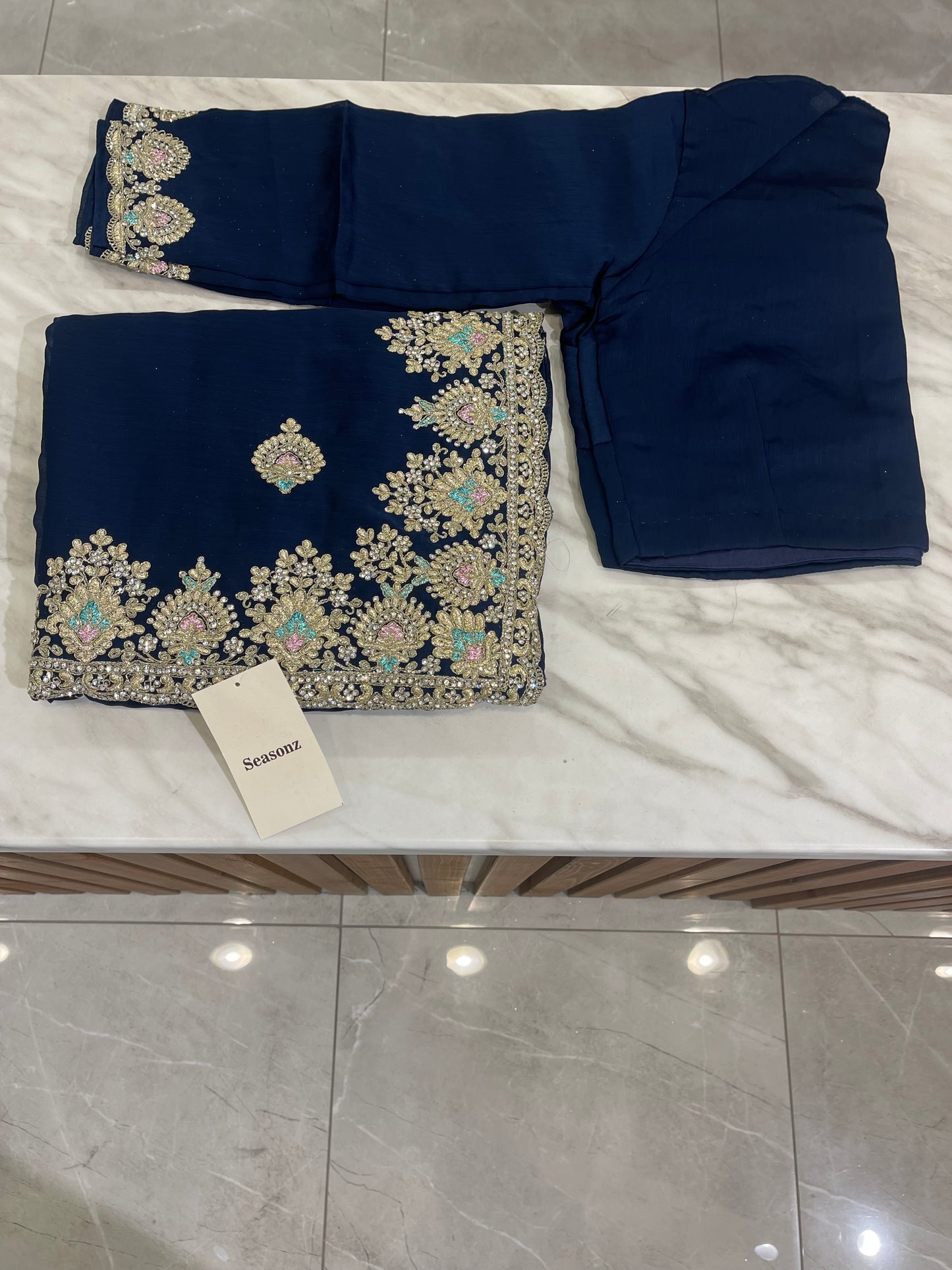 #1746 Saree