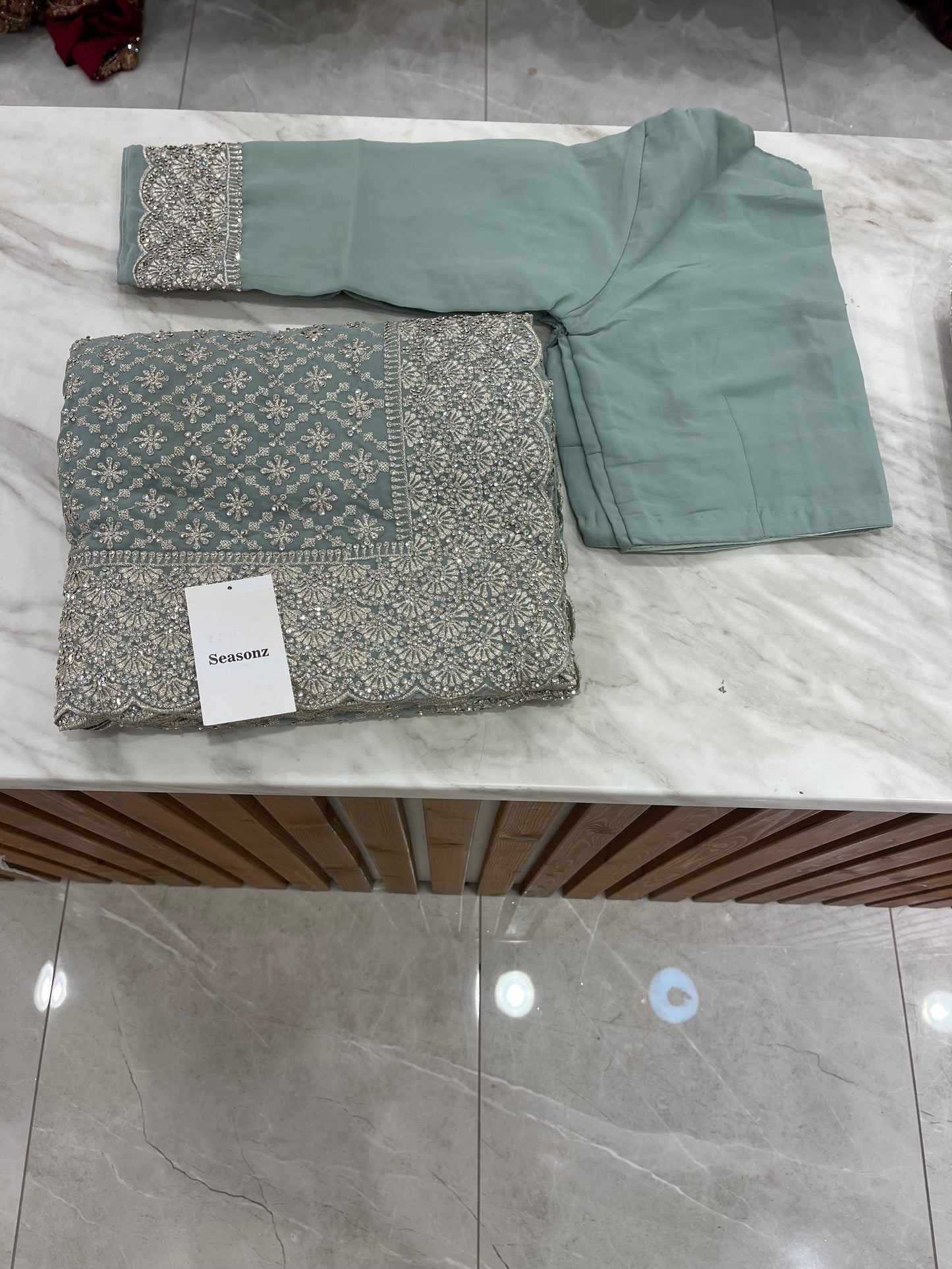 #1739 Saree