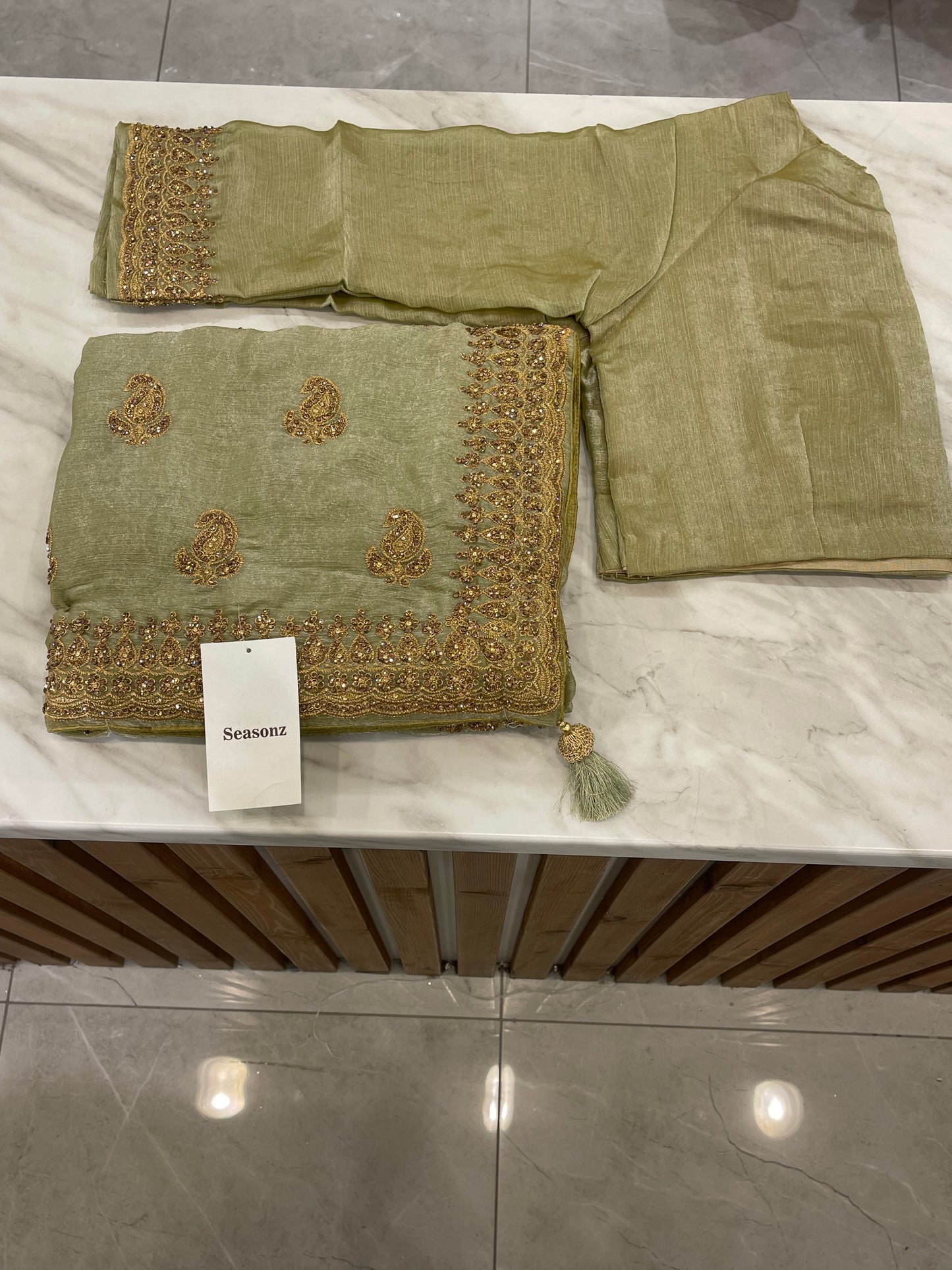 # 1758 Saree
