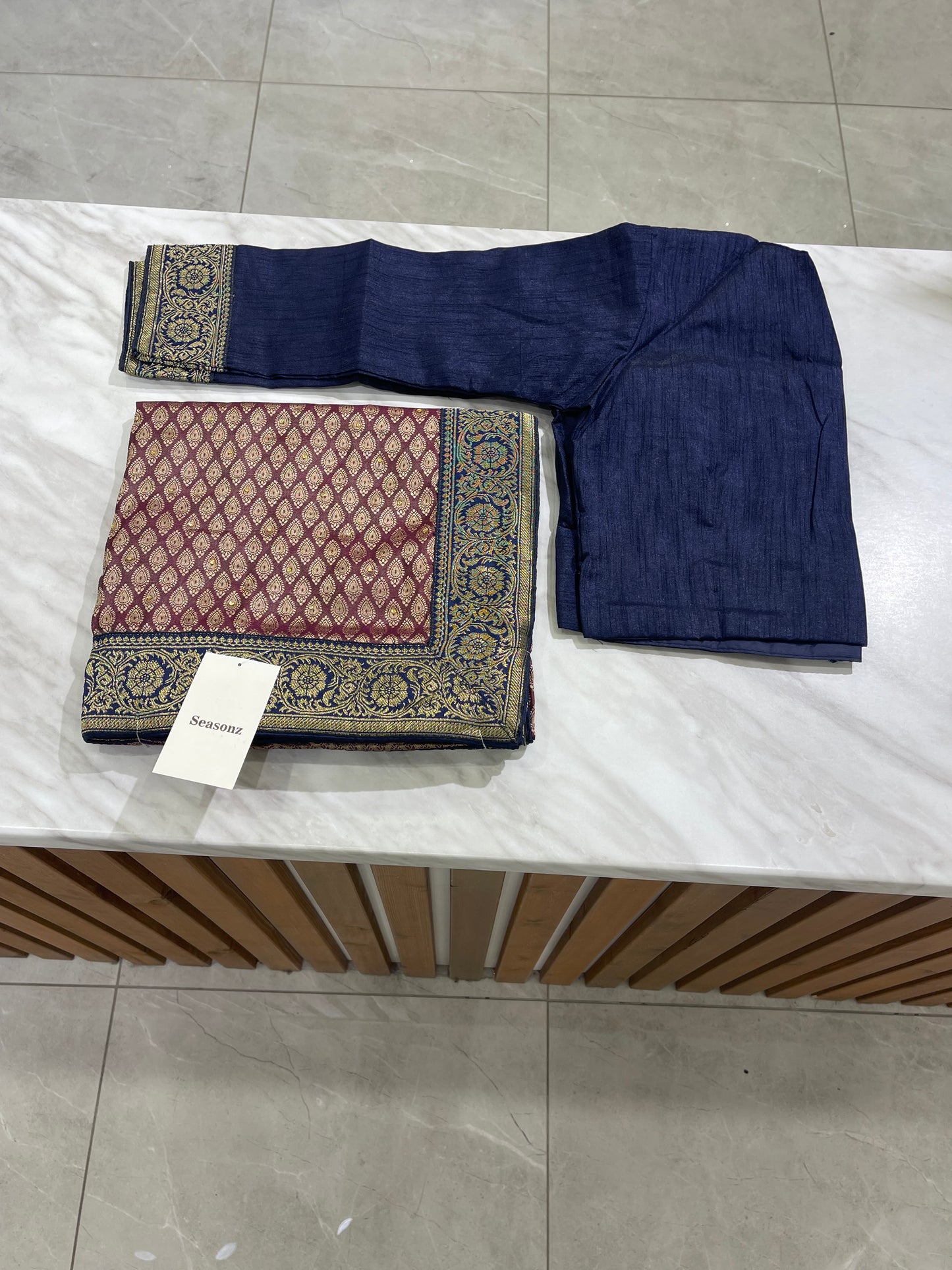 #1755 Saree